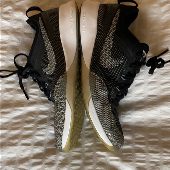 Nike zoom dynamic trainers. Black, white, and grey - Picture 5 of 11